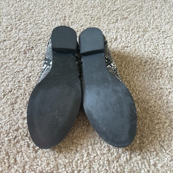 Shoes - Picture 3 of 4